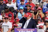 
Percobaan pembunuhan terhadap capres AS Donald Trump diprediksi makin memperbesar kans dia untuk menengkan Pilpres AS. [REUTERS/Brendan McDermid]