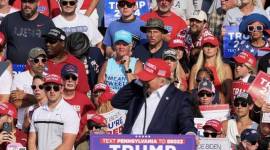 
Percobaan pembunuhan terhadap capres AS Donald Trump diprediksi makin memperbesar kans dia untuk menengkan Pilpres AS. [REUTERS/Brendan McDermid]