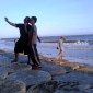 Pengunjung sedang swafoto di Pantai Penajam, Kabupaten Penajam Paser Utara, Kaltim. [ANTARA/M Ghofar]
