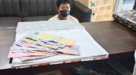 RI (19), terpaksa diamankan anggota Buru Sergap (Buser) Banjarmasin Barat,  Selasa (16/7/2024). (SuarIndonesia/DO)