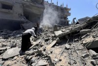 Israel masih terus melancarkan serangan-serangan di kamp pengungsi Gaza, warga sipil terus jadi korban. [REUTERS/AYMAN AL HASSI]