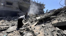 Israel masih terus melancarkan serangan-serangan di kamp pengungsi Gaza, warga sipil terus jadi korban. [REUTERS/AYMAN AL HASSI]