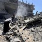 Israel masih terus melancarkan serangan-serangan di kamp pengungsi Gaza, warga sipil terus jadi korban. [REUTERS/AYMAN AL HASSI]