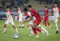 Dengan 10 pemain Timnas Indonesia U-16 kalah dari Australia di semifinal Piala AFF U-16 2024 berlangsung di Stadion Manahan, Solo, Senin (1/7/2024) malam. Timnas Indonesia U-16 harus main di perebutan peringkat ketiga Piala AFF U-16 2024. [ANTARA FOTO/MOHAMMAD AYUDHA]
