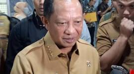 Menteri Dalam Negeri Tito Karnavian menyatakan pelantikan para kepala daerah terpilih dalam Pilkada serentak 2024 digelar bertahap mulai 1 Januari 2025. [okezone]
