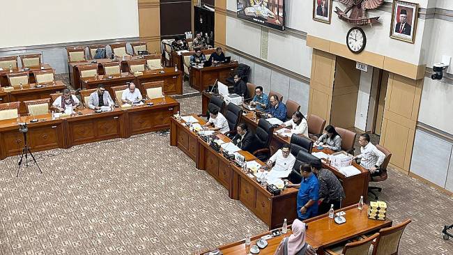 Rapat internal Komisi III DPR RI soal tidak lanjut uji kelayakan dan kepatutan 12 calon hakim agung dan calon hakim Ad Hoc usulan Komisi Yusdisial, Kamis (28/8/2024). [Kumparan/Haya Syahira]