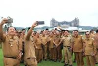 Mendagri Tito Karnavian saat meninjau infrastruktur embung di IKN bersama seluruh kepala daerah se-Indonesia di Kabupaten Penajam Paser Utara, Provinsi Kalimantan Timur (Kaltim), Selasa (13/8/2024) SuarIndonesia/ANTARA.
