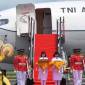 Duplikat bendera pusaka merah putih tiba di Bandara Internasional Sultan Aji Muhammad Sulaiman Sepinggan, Balikpapan, Sabtu (10/8/2024). (SuarIndonesia/Antara /M Risyal Hidayat)
      