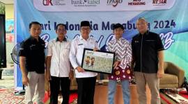 Bank Kalsel bersama Otoritas Jasa Keuangan (OJK) dalam melakukan literasi keuangan kepada penyandang disabilitas dibuktikan. (Foto: humasbankkalsel)