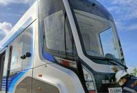 Tim penguji dari Balai Penguji Perkeretaapian saat melakukan uji fisik kereta otonom tanpa rel di IKN, Penajam Paser Utara, Senin (5/8/2024). (ANTARA/Ahmad Rifandi)