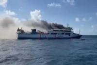 Terbakar sebuah KM (Kapal Motor) berlambung Niki Sejahtera, mengangkut puluhan buah truck dengan 44 ABK (Abnak Buah Kapal) dan 76 penumpang (SuarIndonesia/Ist)