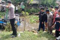 Sebuah Armada Pemadam Kebakaran (PMK) Komder Banjarmasin, mengalami kecelakaan dan terpental ke Sungai tepatnya di Jalan Jafri Zam-zam Banjarmasin Tengah, saat hendak mengejar kebakaran di Jalan Teluk Dalam Banjarmasin Barat, Senin (5/8/2024). (SuarIndonesia/DO)