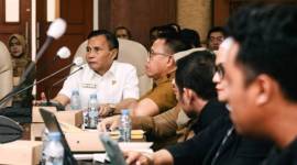 Rapat koordinasi yang dipimpin Gubernur Kalsel melalui Sekdaprov Kalsel , Roy Rizali Anwar di Ruang Rapat Abrani Sulaiman, Kantor Setdaprov Kalimantan Selatan, Kota Banjarbaru Senin (5/7/2024) (SuarIndonesia/Adv)