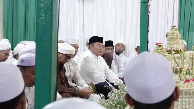 Ratusan jemaah memadati haul ke 10 KH Ahmad Sanusi atau biasa disebut (Kai Julak), Pimpinan pertama Ponpes Darussalim Desa Bati Bati, Kabupaten Tanah Laut. pada Senin (5/8/2024) malam (SuarIndonesia/Ist)
