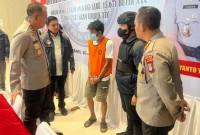 Kapolda didampingi Kabid Humas, Kombes Pol Adam Erwindi dan Dir Resnarkoba, Kombes Pol Kelana Jaya, tanyai pelaku, Selasa (6/8/2024) SuarIndonesia/ZI)