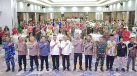 Deklarasi Pemilihan Kepala Daerah (Pilkada) damai tahun 2024 bersama komunitas Tionghoa bertempat di Calamus Ballroom Hotel Rattan Inn Banjarmasin Rabu (7/8/2024) malam. (SuarIndonesia/Ist)