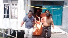 jJasad dievakuasi ke ruangan Intalasi Pemulasaran Jenazah Rumah Sakit Umum Daerah (RSUD) Ulin Banjarmasin, untuk dilakukan visum, Kamis (8/8/2024)  (SuarIndonesia/DO).