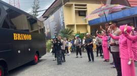 Kapolda Kalsel, Irjen Pol Winarto  melepas personel purna tugas sebagai penghormatan yang banyak berbakti kepada bangsa dan negara ini melalui institusi Polr, JUmat (9/8/2024) (SiuarIndonesia/ZI)