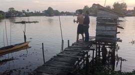 Seorang anak kecil tenggelam di perairan Martapura, tepatnya kawasan Jalan Tembus Mantuil Gang Asparagus RT 25 Banjarmasin Selatan, Sabtu (10/8/2024). (SuarIndonesia/DO)