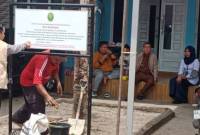 Sebuah rumah di Jalan Mahligai Kecamatan Kertak Hanyar Kabupaten Banjar,  dieksekusi, Senin (12/8/2024). (SuarIndonesia/DO)