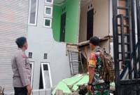 rumah kost dalam kondisi masih kosong dengan 15 pintu ambruk di Jalan Komplek Malkon Temon Jalur II RT 13 RW 02 Kost Putri Banjarmasin Utara, Selasa (13/8/2024) (SuarIndonesia/DO)