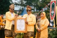 Puncak perayaan Hari Jadi ke-74 Provinsi Kalimantan Selatan (Kalsel) berlangsung megah di halaman Kantor Gubernur Lama di Banjarmasin Rabu (14/8/2024). (SuarIndonesia/Adv)