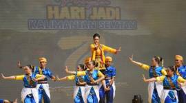 Gubernur Kalsel Paman Birin, sapaan H. Sahbirin Noor membuka Festival pada puncak Hari Jadi Provinsi Kalsel ke-74 di Siring O Kilometer Banjarmasin pada Rabu (14/8/2024) (SuarIndonesia/Ist)