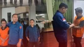 Tersangka AM, selaku Direktur Utama (Dirtut) PT ASM (Alfath Salima Mulia), dugaan korupsi konstruksi, dijebloskan ke tahanan oleh penyidik Kejaksaan Tinggi Kalimantan Selatan (Kejati Kalsel). (SuarIndonesia/Ist)