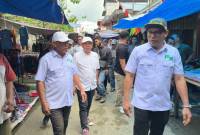 Blusukan ke 9 Kecamatan di Kabupaten Kotabaru, Provinsi Kalimantan Selatan (Kalsel) H  Rusli dan Syairi Mukhlis. bicara perbaikan jalan dan jembatan. (SuarIndonesia/Ist)