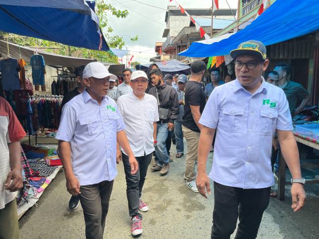 Blusukan ke 9 Kecamatan di Kabupaten Kotabaru, Provinsi Kalimantan Selatan (Kalsel) H  Rusli dan Syairi Mukhlis. bicara perbaikan jalan dan jembatan. (SuarIndonesia/Ist)