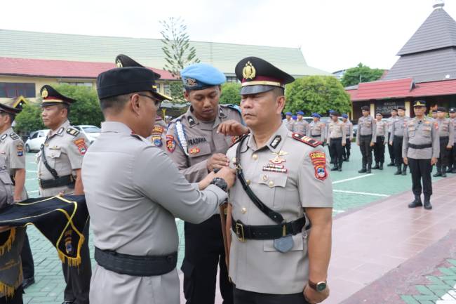 Dua pejabat di lingkup Polrsesta Banjarmasin diganti serta dilakulan serah terima jabatan, Jumat (16/8/2024).SuarIndonesia/Ist)
