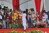 Walikota Bjm Ibnu Sina sebagai Irup dan menyerahkan bendera kepada pengibar bendera. (SuarIndonesia/Ist)