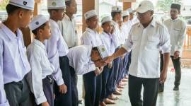 H Rusli datang langsung mengunjungi salah satu pondok pesantren Tahfidzul Qur'an Ahsanu Amala di Pulau Laut Tengah, tepatnya di Desa Salino (SuarIndonesdia/Ist)