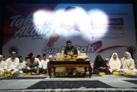 Ribuan masyarakat tumpah ruah menghadiri tablig akbar di Fasum Besar Perumahan Wella Mandiri, Jalan Golf Landasan Ulin, Selasa (20/8/2024) malam. (SuarIndonesia/Ist)