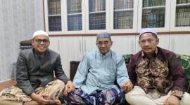 Restu dan dukungan itu diperoleh saat Bang Rizal Ustaz Rosyadi bersilaturahmi ke kediaman Guru Bakhiet pada Rabu (21/8/2024). (SuarIndonesia/Ist)