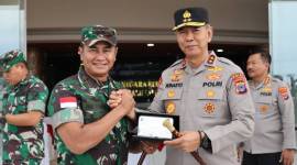 Pangdam XII/Tanjungpura Mayjen TNI Iwan Setiawan dan Kapolda Kalsel, Irjen Pol Winarto