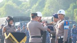 Kapolda Kalsel Irjen Pol Winarto,  memimpin Apel Gelar Pasukan berlangsung di Lapangan Polri Km  21 Banjarbaru, Jumat (23/8/2024) (SuarIndonesia/Ist)