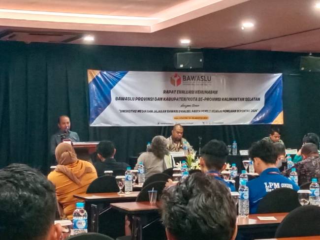 Rapat Evaluasi Kehumasan dengan tema 