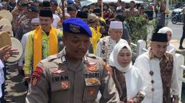 Pasangan Acil Odah dan Rozani mendaftarkan i ke KPU Kalsel diiringi puluhan santri dan guru agama, Rabu (28/8/2024) (SuarIndonesia/HM)
