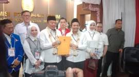 pasangan H Muhidin Hasnuriyadi, berkasnya dinyatakan lengkap oleh KPU Kalsel, Kamis (29/8/2024) (SuarIndonesia/HM)