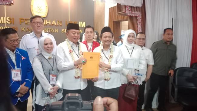 pasangan H Muhidin Hasnuriyadi, berkasnya dinyatakan lengkap oleh KPU Kalsel, Kamis (29/8/2024) (SuarIndonesia/HM)