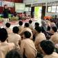 narasumber, Yuni Priyono, SH SH, di hadapan siswa-siswi Madrasah Aliyah Negeri 2 Balangan