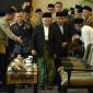 Wakil Presiden Ma'ruf Amin (tengah) saat menghadiri penutupan Muktamar VI Partai Kebangkitan Bangsa (PKB) di Nusa Dua, Badung, Bali, Minggu (25/8/2024). Muktamar tersebut menghasilkan sejumlah keputusan diantaranya menetapkan Wapres Ma'ruf Amin sebagai Ketua Dewan Syuro PKB periode 2024-2029, Muhaimin Iskandar menjadi Ketua Umum PKB periode 2024-2029 serta menegaskan bergabungnya PKB ke dalam pemerintahan Prabowo Subianto-Gibran Rakabuming Raka. (ANTARA FOTO/Fikri Yusuf)