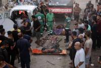 
Lebih dari 100 orang dilaporkan tewas dalam serangan Israel di Sekolah Al-Taba'een, Kota Gaza, Jalur Gaza. Serangan bom menghantam sekolah saat dini hari kala orang-orang menunaikan salat subuh. (Photo by Omar AL-QATTAA/AFP)