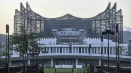 
Plt Kepala Otorita Ibu Kota Nusantara (OIKN) Basuki Hadimuljono memastikan desain Istana Garuda di Ibu Kota Negara (IKN) Nusantara tidak berubah. (ANTARA FOTO/Hafidz Mubarak A)