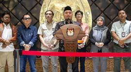 Komisi Pemilihan Umum (KPU) bakal merevisi PKPU tentang pencalonan gubernur, bupati, dan wali kota imbas putusan Mahkamah Konstitusi (MK) terkait syarat mencalonkan kepala daerah. (CNNIndonesia/Adi Maulana Ibrahim)