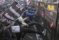 Gelombang protes rakyat Indonesia meluas di berbagai daerah begitu DPR mengebut revisi UU Pilkada sehari setelah MK mengubah syarat pencalonan, Kamis (22/8/2024). (CNNIndonesia/Adi Ibrahim)