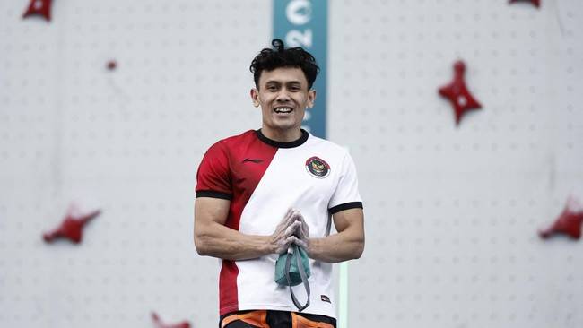 Veddriq Leonardo meraih medali emas Olimpiade 2024. (REUTERS/Benoit Tessier)