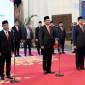 Presiden Joko Widodo secara resmi melantik tiga jabatan menteri dan satu wakil menteri Kabinet Indonesia Maju dalam sisa masa jabatan periode tahun 2019-2024, pada Senin, 19 Agustus 2024 di Istana Negara, Jakarta. (Foto: BPMI Setpres/Rusman)