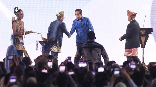 Jokowi 'Membiru' di Kongres ke-VI PAN